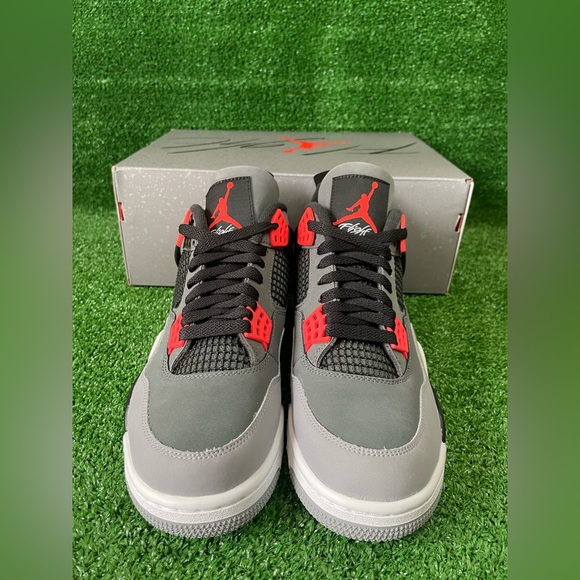 Jordan 4 - Picture 4 of 5